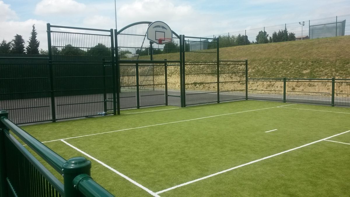 TERRAIN MULTISPORTS GIRAILLE